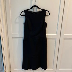 Theory black dress, nice shape, slenderizing, flawless, good condition